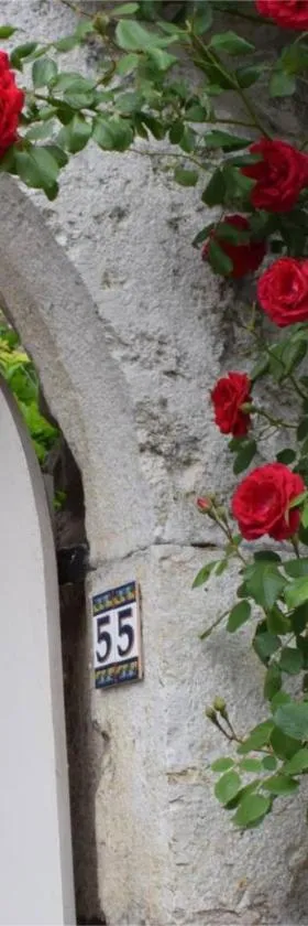 Maisonnette de charme Bord Ardèche，位于Lanas的酒店