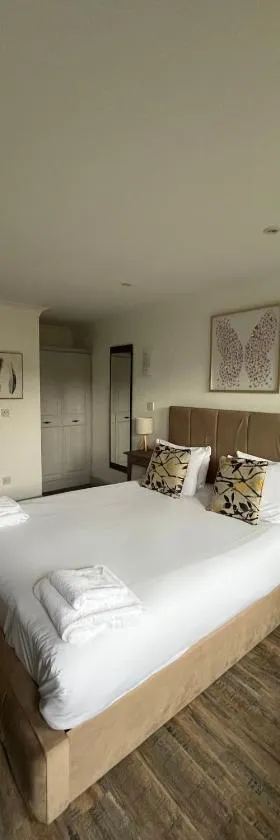 Pine, Country chalet located in Pegsdon，位于Hexton的酒店