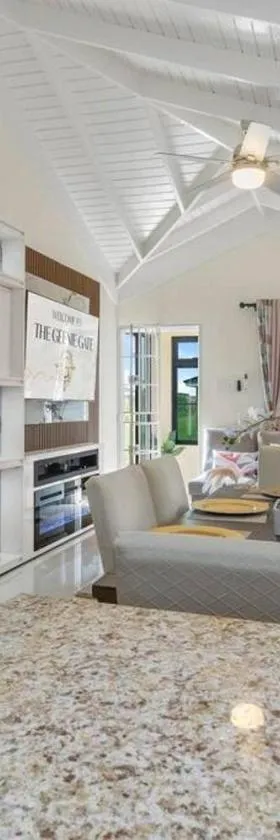 Fully Air Conditioned Colbeck Manor - The Geenie Gates，位于Old Harbour的酒店