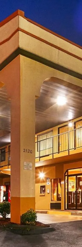 伊克诺套房酒店，位于Fort Oglethorpe的酒店