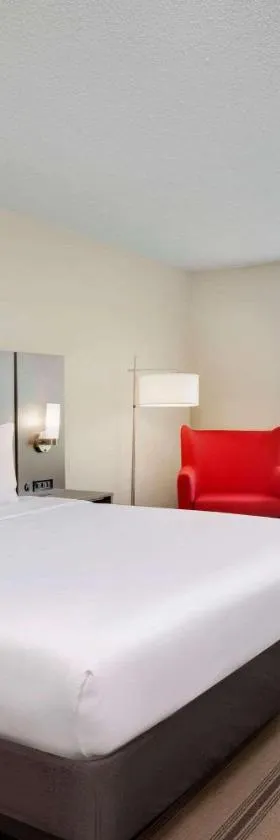 Country Inn & Suites by Radisson Albertville near Outlet Mall，位于艾伯特维尔的酒店