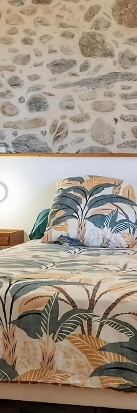 Appartement rénové, charme naturel et authenticité au cœur du village，位于索雷德的酒店