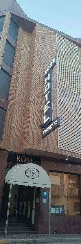 罗西酒店，位于贝尼卡洛的酒店