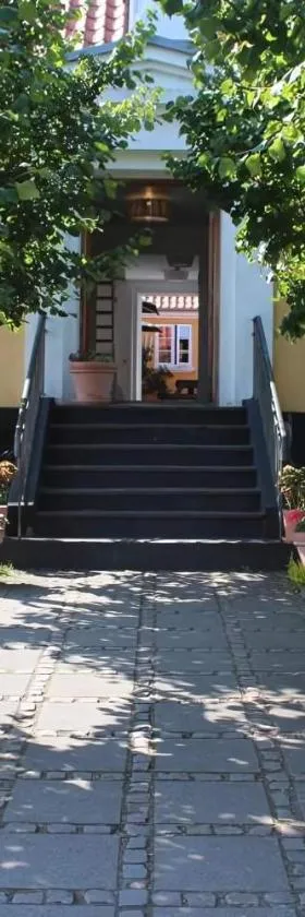 Femmasteren Hotel & Hostel，位于马斯塔尔的酒店