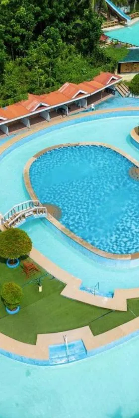 Hidden Valley Mountain and Wavepool Resort，位于Pinamungahan的酒店