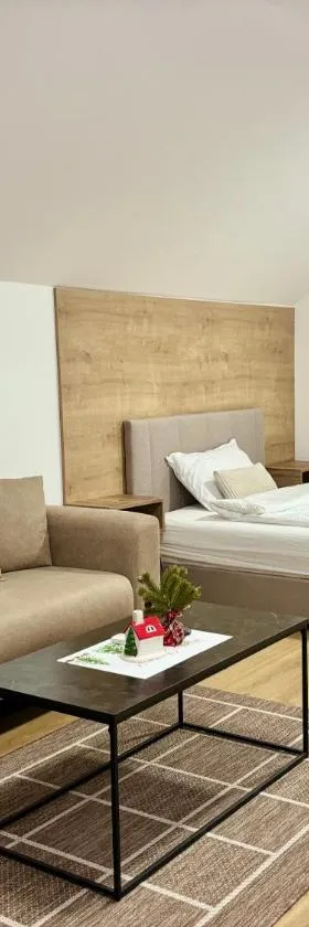 Promo Studio Apartment，位于皮罗特的酒店