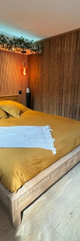 Suite Munduk de Luxe atypique，位于勒米尔蒙的酒店