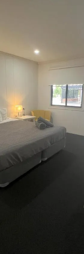 Abajaz Motel-Central-King Bed-Shaded Parking，位于朗里奇的酒店