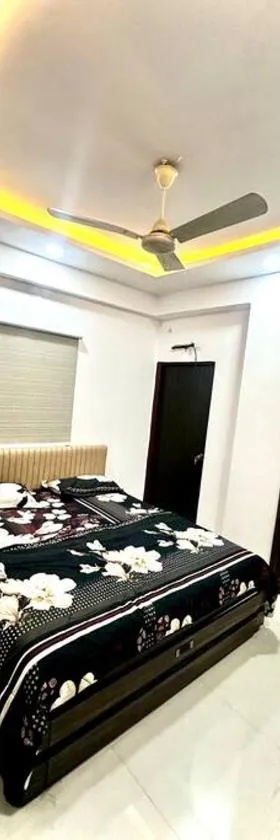 Cozy 2BHK with Balcony & Kitchen，位于那格浦尔的酒店