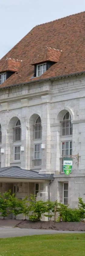 格兰德斯兰姆酒店，位于Le Vaudreuil的酒店
