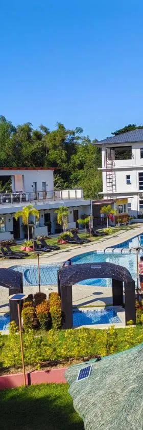 JADE RESORT - Bauang, La Union，位于巴旺的酒店