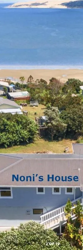 'Noni's House' Coastal Opononi Hokianga，位于奥波诺尼的酒店
