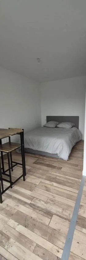 Studio à louer，位于Saint-Mesmin的酒店