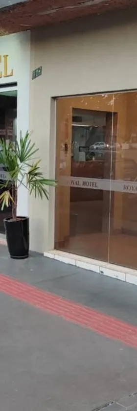Royal Hotel，位于多拉杜斯的酒店