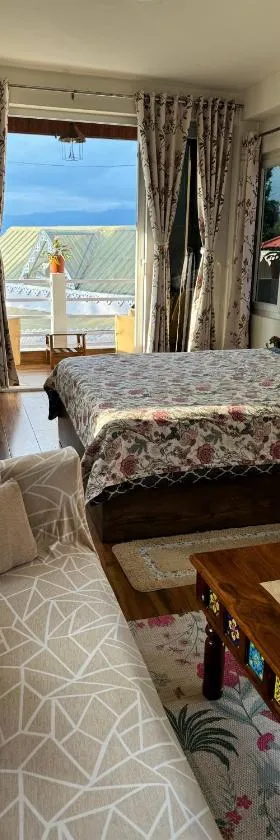 11 Monteviot: Luxury homestay overlooking a tea estate，位于Kurseong的酒店