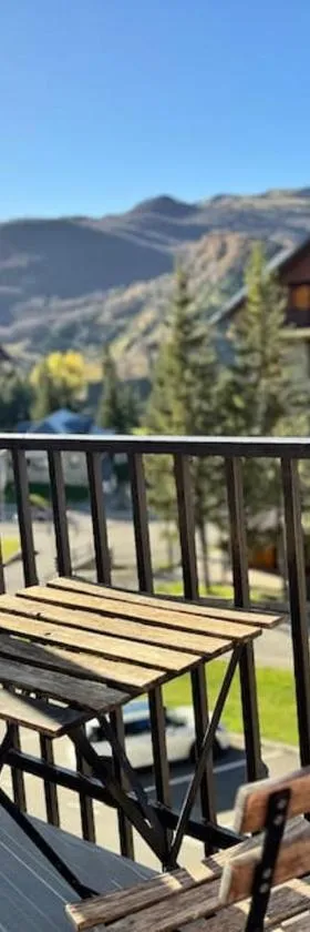 Estudio con increíbles vistas a la montaña en el centro de Formigal - Esquía sin llaves，位于福米加尔的酒店