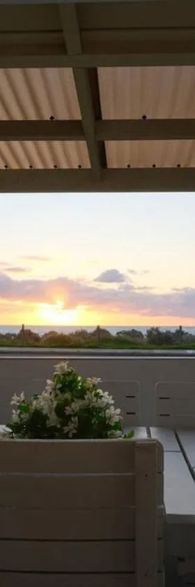 Sunset Beach House，位于曼哲拉的酒店