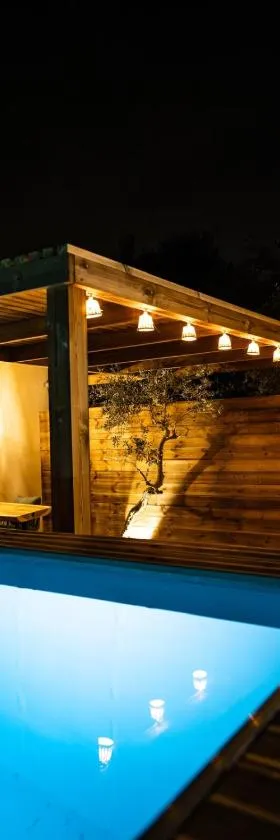 Suite l'Olive Sacrée Spa et Sauna，位于Cabannes的酒店