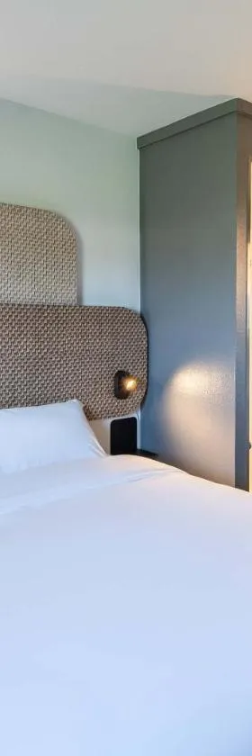 B&B HOTEL Calais Terminal Cité Europe 2 étoiles，位于科凯勒的酒店