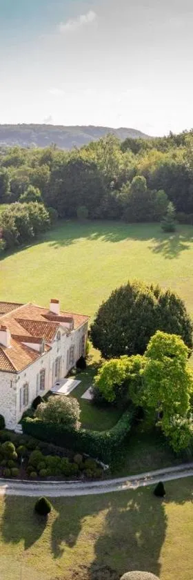 Manoir BLANCHE HAUT Chambres et tables d hôtes，位于洛特河畔的维伦纽夫的酒店