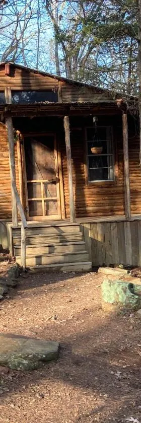 Little Piney Cabin，位于Morrilton的酒店