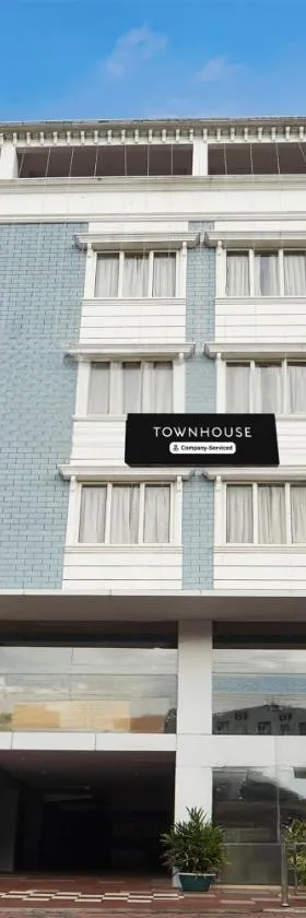 Super Townhouse MG Road Trivandrum formerly Nandanam Park，位于Chacka的酒店