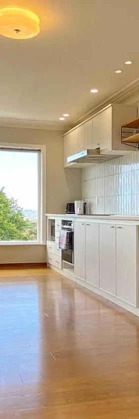Cosy family house in Massey with Good View，位于奥克兰的酒店