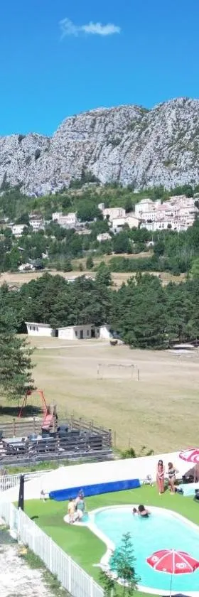 Camping La Pinatelle，位于Saint-Auban的酒店