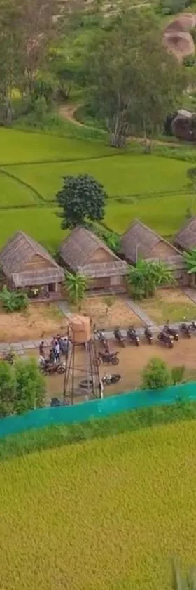 Om Shanti Om Home Stay & Cafe Hampi，位于亨比的酒店