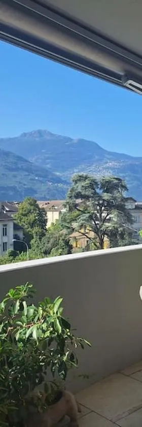 Appartement centre de Sion avec Parking，位于锡永的酒店