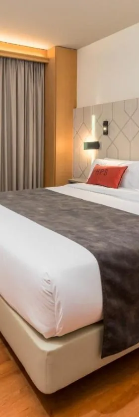 Hotel Puerta Santander，位于桑坦德的酒店