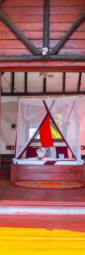 Ampazôny Oasis Lodge，位于马哈赞加的酒店
