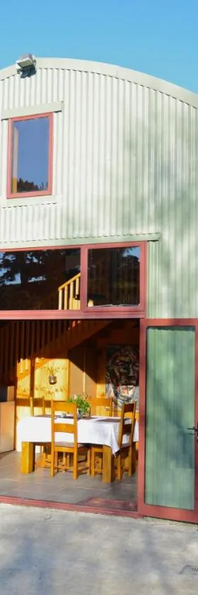 Barn Bed and Breakfast，位于Waitati的酒店