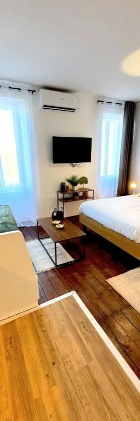 Résidence La Ruelle Secrete - 5 studios -，位于Ruelle-sur-Touvre的酒店