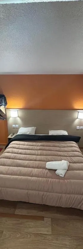 Classic Hôtel - Fontenay-Trésigny，位于丰特奈·特雷西尼的酒店