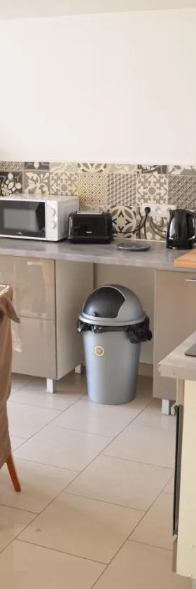 Bel appartement type maison，位于罗尼苏布瓦的酒店