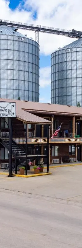 Hansen Inn & Cabins，位于沃尔的酒店