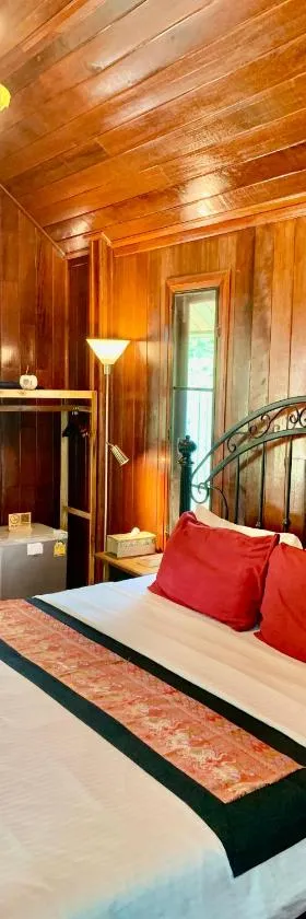 Rang Robin Farmstay with swimming pool，位于Ban Wang Muang的酒店