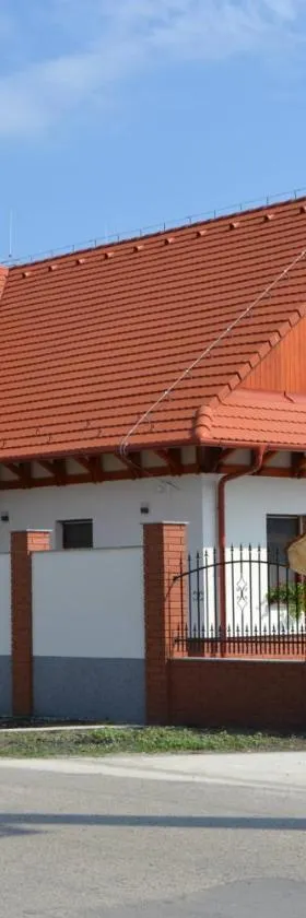 Jász Vendégház，位于Jászladány的酒店