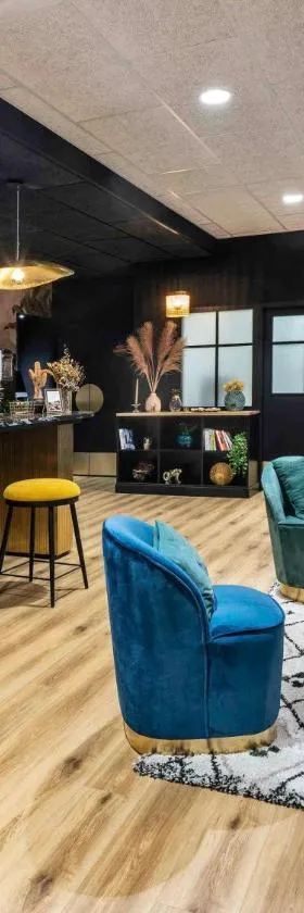 永河畔拉罗什中心美居酒店，位于永河畔拉罗什的酒店