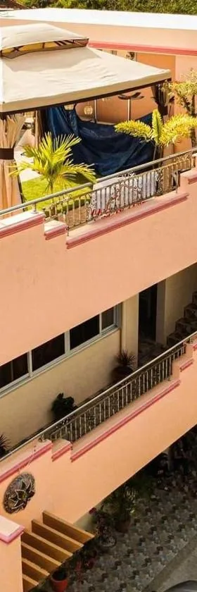 Queenslander Hotel and Restaurant，位于阿拉米诺斯的酒店