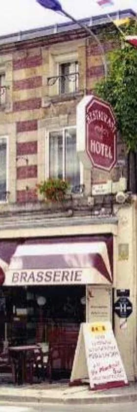 Logis Le Cheval Rouge，位于圣梅内乌勒的酒店