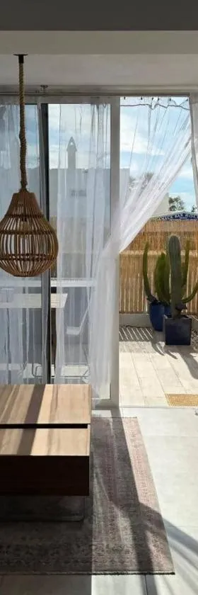 Bungalow jacuzzi PDI terraza，位于英格兰海滩的酒店
