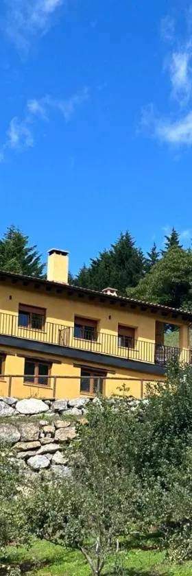 El Collau - Apartamentos Rurales，位于Santibáñez de Murias的酒店