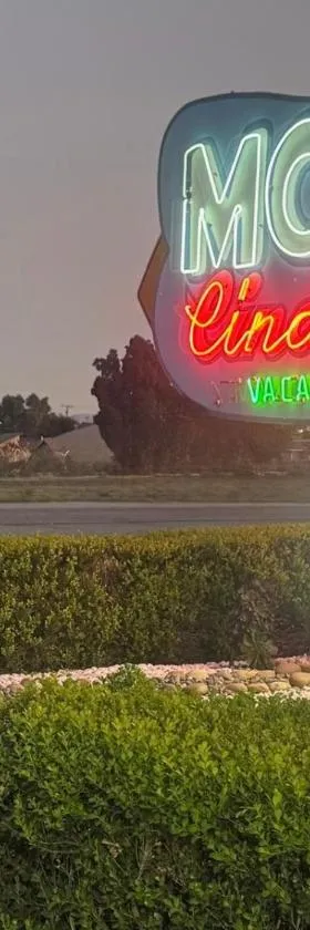 Cinderella Motel，位于霍利斯特的酒店