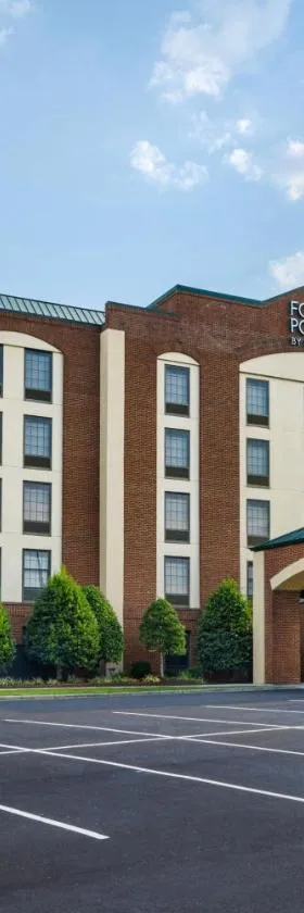 Four Points by Sheraton Greensboro Airport，位于格林斯伯勒的酒店