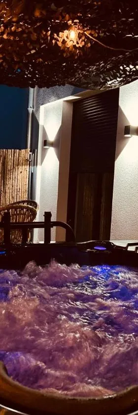 Pura Vida Spa - gîte avec spa extérieur couvert，位于Écaillon的酒店
