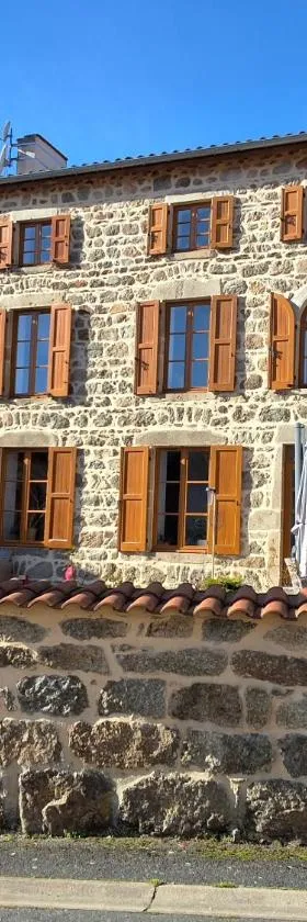 L'auberge De La Source，位于La Valla的酒店