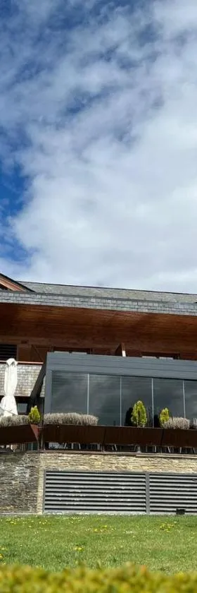 Hotel Xalet del Golf，位于普奇塞达的酒店