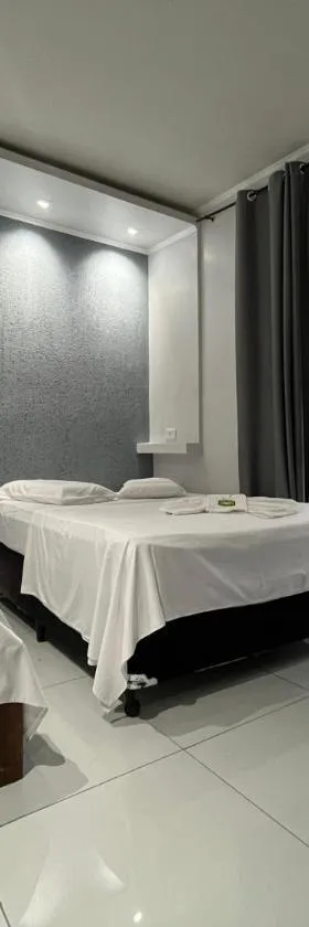 Hotel Lima，位于Barra do Turvo的酒店